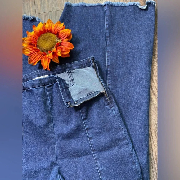 🦋B2G1🦋FOR THE REPUBLIC Hi-Low Raw Hem Bell Bottom Jeans | 6 | - Picture 8 of 10